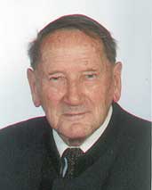 Elektromeister i. R.,  Laakirchen, Stifterstrae 6, im 90.